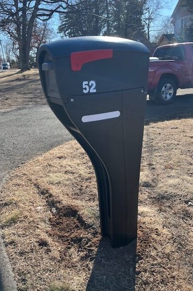 Modern pedestal mailbox